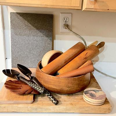 Lot 32 Group Wood Kitchen Items Carving Board Bowls Rolling Pins