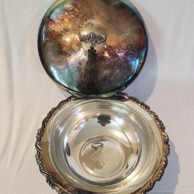 Heirloom Silverplate 10 1/2" round serving dish with 1.5 liter Pyrex insert