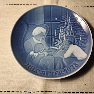 Vintage Copenhagen Holiday Plate 1978 - A Christmas Tale