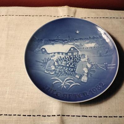 Vintage Copenhagen Holiday Plate 1982 - The Christmas Tree
