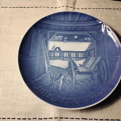 Vintage Copenhagen Holiday Plate 1985 - Christmas Eve At The Farmhouse