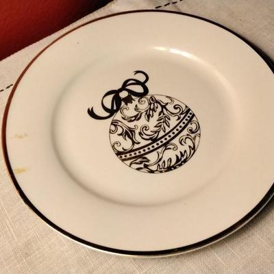 Pier 1 Holiday Plate