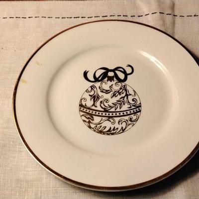 Pier 1 Holiday Plate