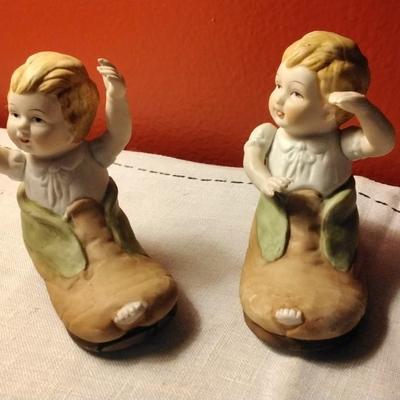 A A. IMPORTING CO. ST LOUIS MO MADE IN KOREA Baby In A Shoe Figurine Circa 1960