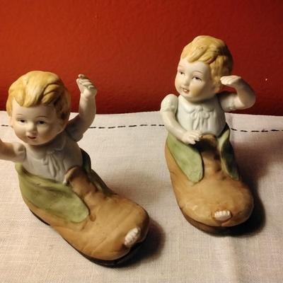 A A. IMPORTING CO. ST LOUIS MO MADE IN KOREA Baby In A Shoe Figurine Circa 1960