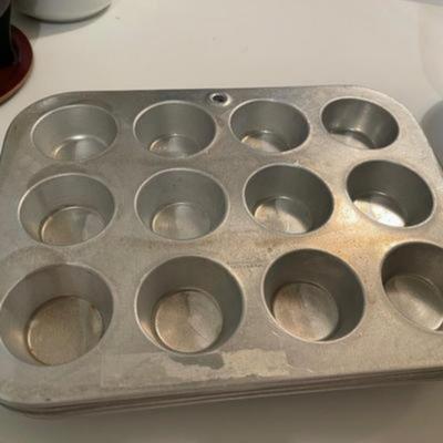 Vintage Mirro USA Tart Pan and Five Mini Cupcake Baking Pans