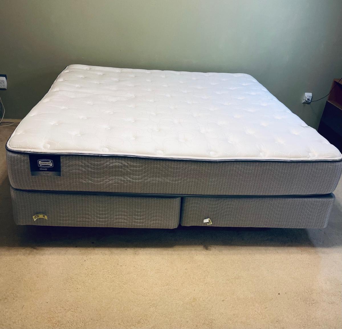 King size Simmons, Beauty Sleep Andrea Plush Mattress, Box Springs
