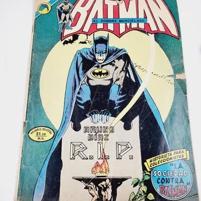 VINTAGE SPANISH BATMAN & 1973 BATMAN FIGURE