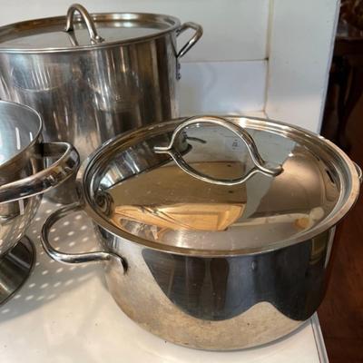 Lot 40 Stainless Steel Collander + 5 QT Dutch Oven + Stock Pot