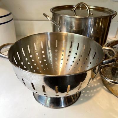 Lot 40 Stainless Steel Collander + 5 QT Dutch Oven + Stock Pot