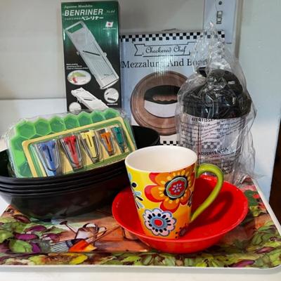 Lot 42 Group Kitchen Misc. Benriner Mandolin Mezzaluna & Board Flower Mug Ice Cube Trays