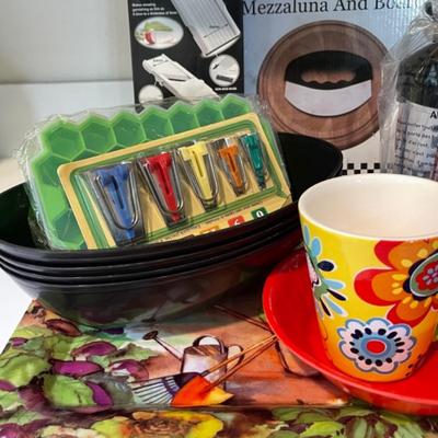 Lot 42 Group Kitchen Misc. Benriner Mandolin Mezzaluna & Board Flower Mug Ice Cube Trays