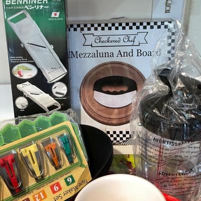 Lot 42 Group Kitchen Misc. Benriner Mandolin Mezzaluna & Board Flower Mug Ice Cube Trays
