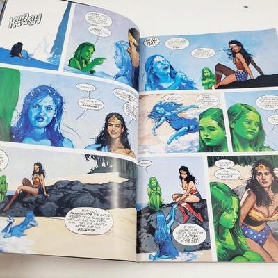 DC COMICS JUSTICE LEAGUE - A LEAGUE OF ONE BY CHRISTOPHER MOELLER