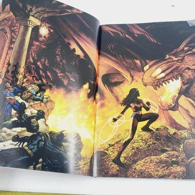 DC COMICS JUSTICE LEAGUE - A LEAGUE OF ONE BY CHRISTOPHER MOELLER
