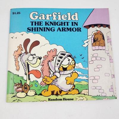 1982 GARFIELD THE KNIGHT & SHINING ARMOR BOOK