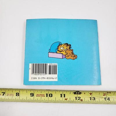 1982 GARFIELD THE KNIGHT & SHINING ARMOR BOOK