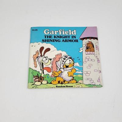 1982 GARFIELD THE KNIGHT & SHINING ARMOR BOOK