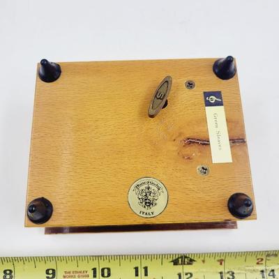 VINTAGE BIRDSEYE MAPLE WOOD JEWELRY BOX W/ SWISS REUGE MUSIC BOX ITALY
