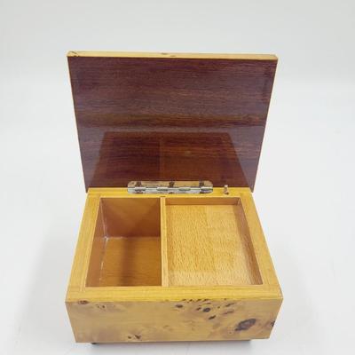 VINTAGE BIRDSEYE MAPLE WOOD JEWELRY BOX W/ SWISS REUGE MUSIC BOX ITALY
