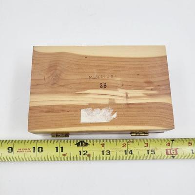 VINTAGE MOUNT RUSHMORE CEDAR JEWELRY BOX