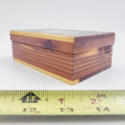 VINTAGE MOUNT RUSHMORE CEDAR JEWELRY BOX