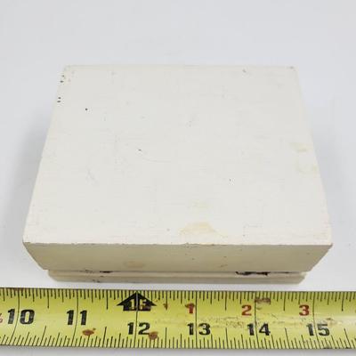 VINTAGE MEXICO FOLK ART SOLIS HAND PAINTED &SIGNED SMALL WOODEN BOX