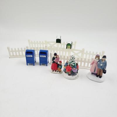 CHRISTMAS FENCE, METAL MAIL BOX & TOWNS PEOPLE