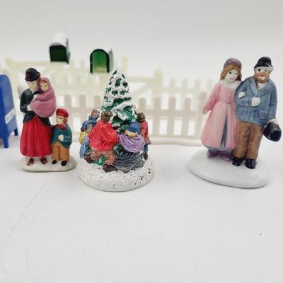 CHRISTMAS FENCE, METAL MAIL BOX & TOWNS PEOPLE