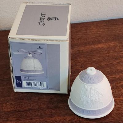 Lot of 3 Blue and White Christmas decorations: Goebel, Lladro, Roman