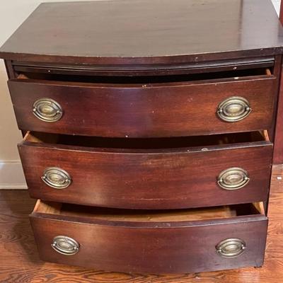 Lot 62 Duncan Phyfe Style 3 Drawer Dresser Bow Front