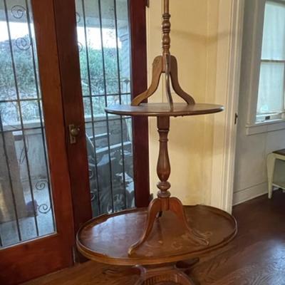 Lot 69 Side / Accent Tables 2 Oval Coffee Round & Square Pedestal.