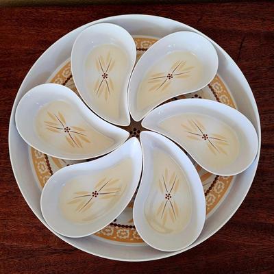 Never used - Temp-tations by Tara Melamine Old World Serving set - 7 pieces