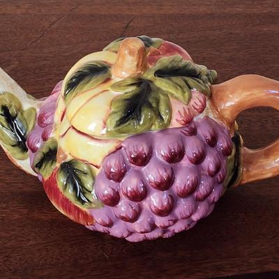 Style-eyes by Baum Bros teapot - grape & fruit theme