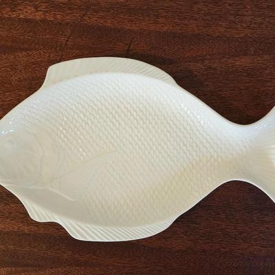 White Porcelain Finely Detailed Fish Platter - Signature Japan