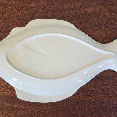 White Porcelain Finely Detailed Fish Platter - Signature Japan