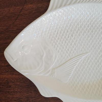 White Porcelain Finely Detailed Fish Platter - Signature Japan