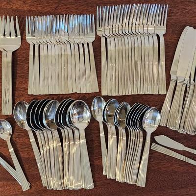 90 Piece Towle Ionic Flatware 16 - 5 piece place settings. plus serving pieces 18/10. Looks new!