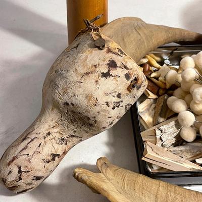Lot 95  Natural and Man Made Art Materials Horns Wood Resin Swabs Pics