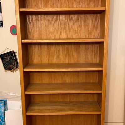 Lot 98 Wood Bookshelf Adjustable Shelves Oak Finish