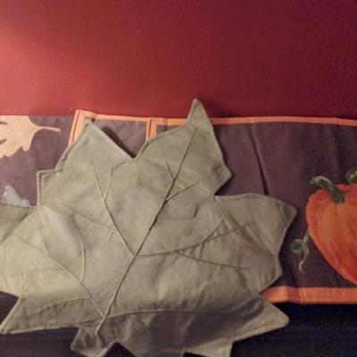 Fall Table Runner And Placemats