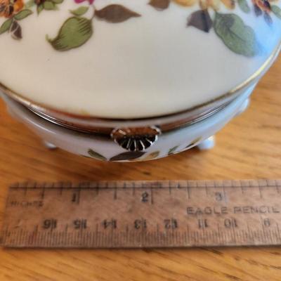 Vintage Boudoir Ring Keeper