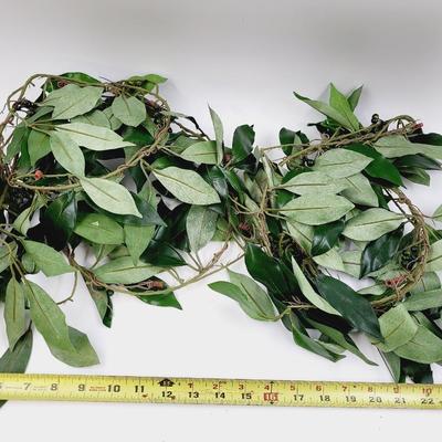 LEAFY GARLAND AND CANDLE DECOR
