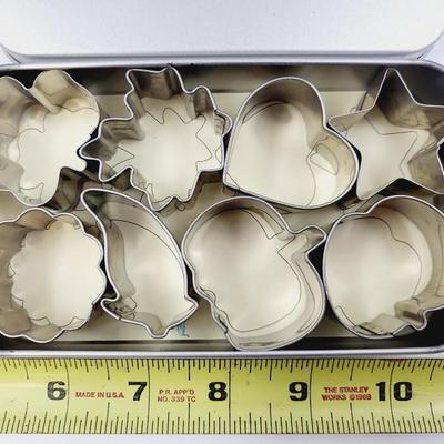 PAMPERED CHEF MINI COOKIE CUTTERS
