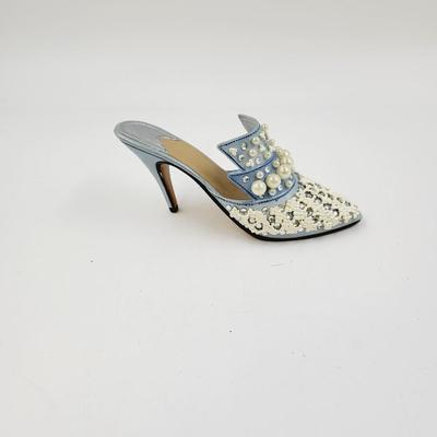 JUST THE RIGHT SHOE - FROSTED FANTASY