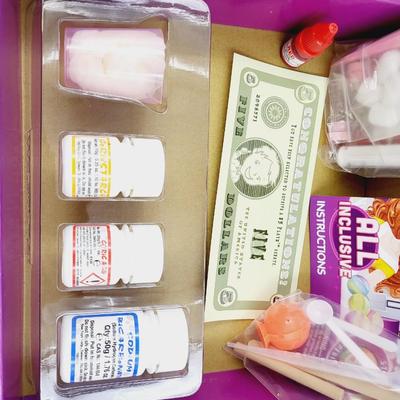 PLAYZ BEAUTY SALON FIZZY BATH  & PERFUMES KIT - NEW