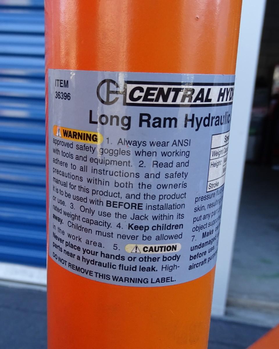 Folding Engine hoist with swivel hook, extra large wheels, newer ram