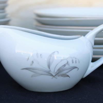 Kaysons Fine China set - Golden Rhapsody. Silver, gold, and white. Set of 43. Overall good condition. Japan 1961.