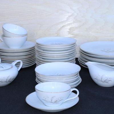Kaysons Fine China set - Golden Rhapsody. Silver, gold, and white. Set of 43. Overall good condition. Japan 1961.