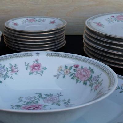 "International Porcelain The Kensington (Gardena) China set.  Pattern 1560.  7 large plates, one large bowl, one large platter, 8...